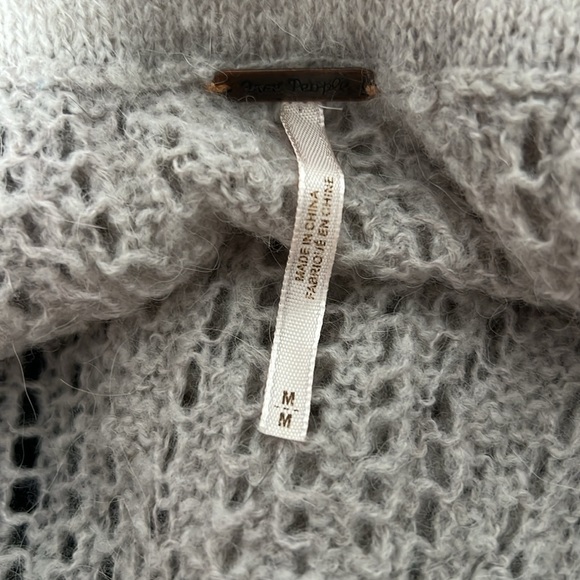 Free people open crochet Off-Shoulder wool alpaca blend Sweater Gray size M - Picture 5 of 6